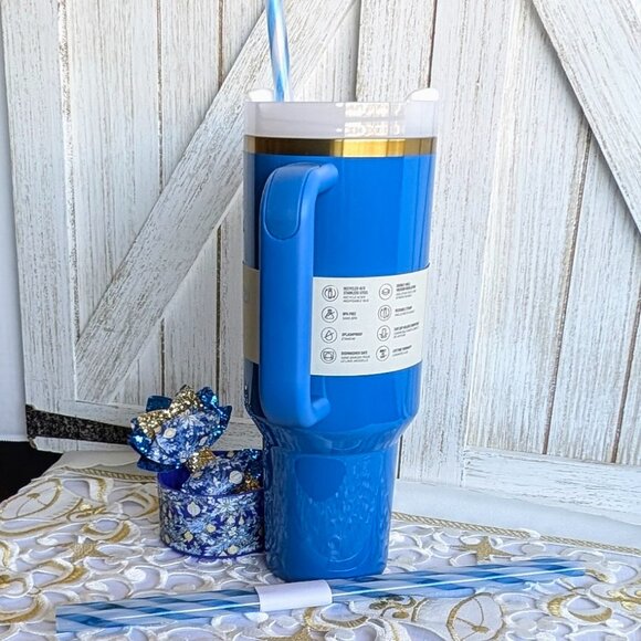 Stanley 2023 Holiday Exclusive ARCTIC TWIST 40oz Tumbler BNWT + Custom Bow/Boot - Picture 3 of 6